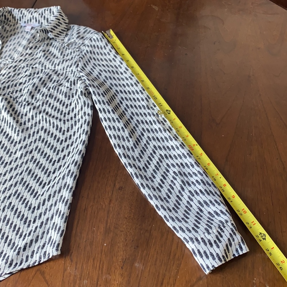 24:03 - Candies Button Down Blouse w/cut out shoulder - Picture 14 of 16